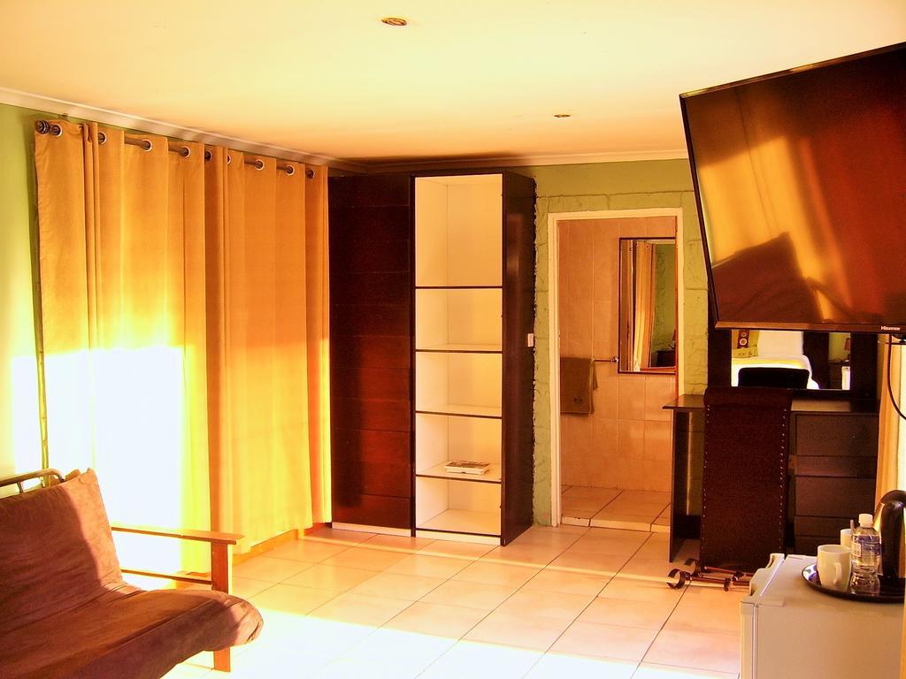 Berry Bliss Guest House กาโบโรเน ภายนอก รูปภาพ