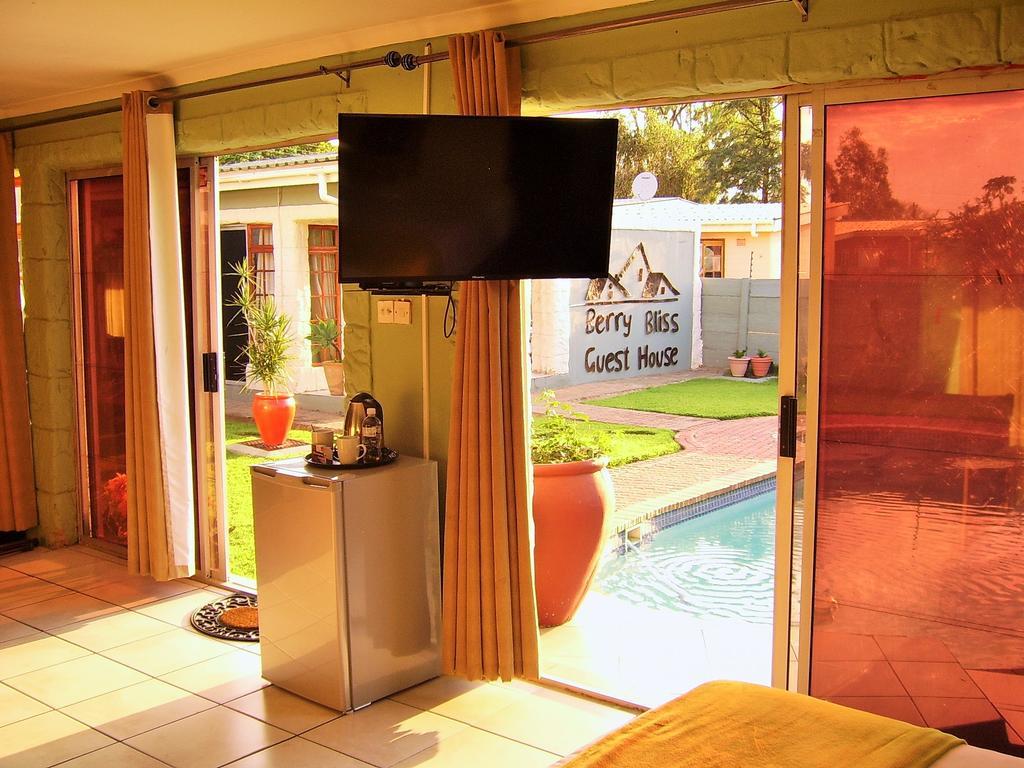 Berry Bliss Guest House กาโบโรเน ภายนอก รูปภาพ