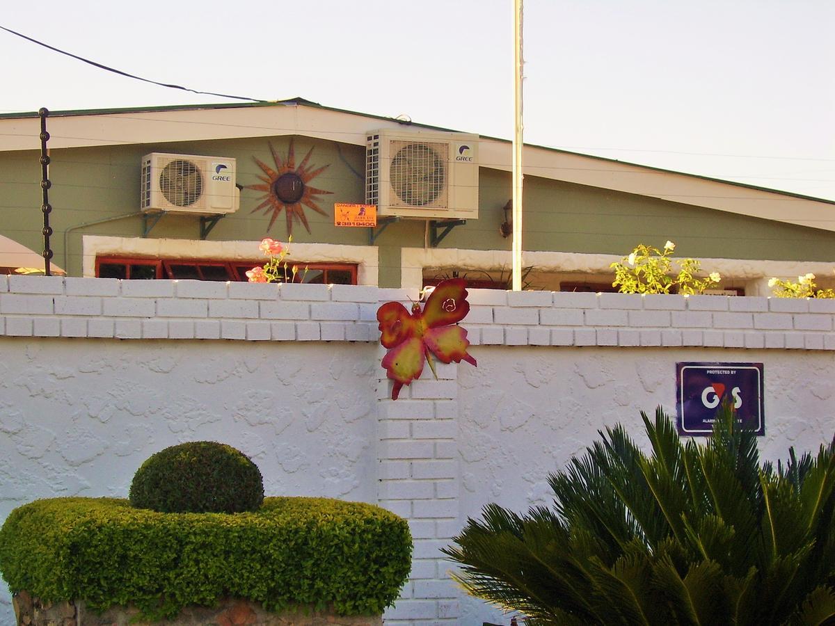 Berry Bliss Guest House กาโบโรเน ภายนอก รูปภาพ