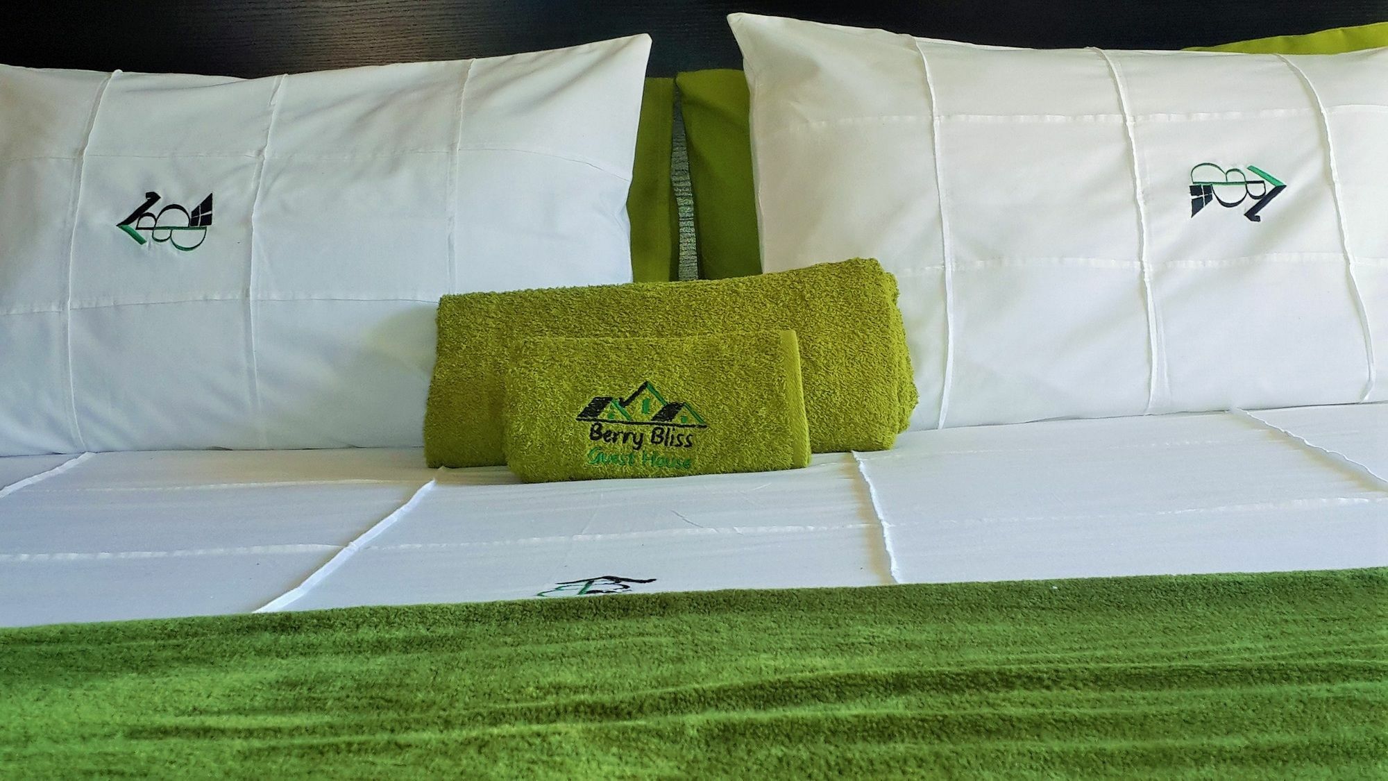 Berry Bliss Guest House กาโบโรเน ภายนอก รูปภาพ
